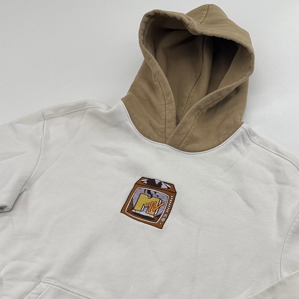 HM MTV Relaxed Fit Hoodie Mens Medium Cream Tan Two Tone Embroidered TV Graphic